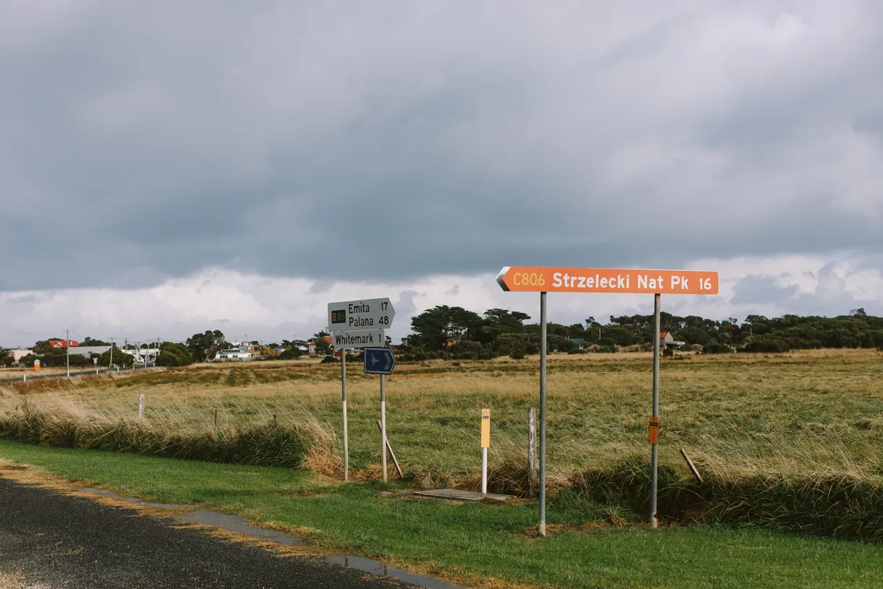 Flinders Island Road Sign