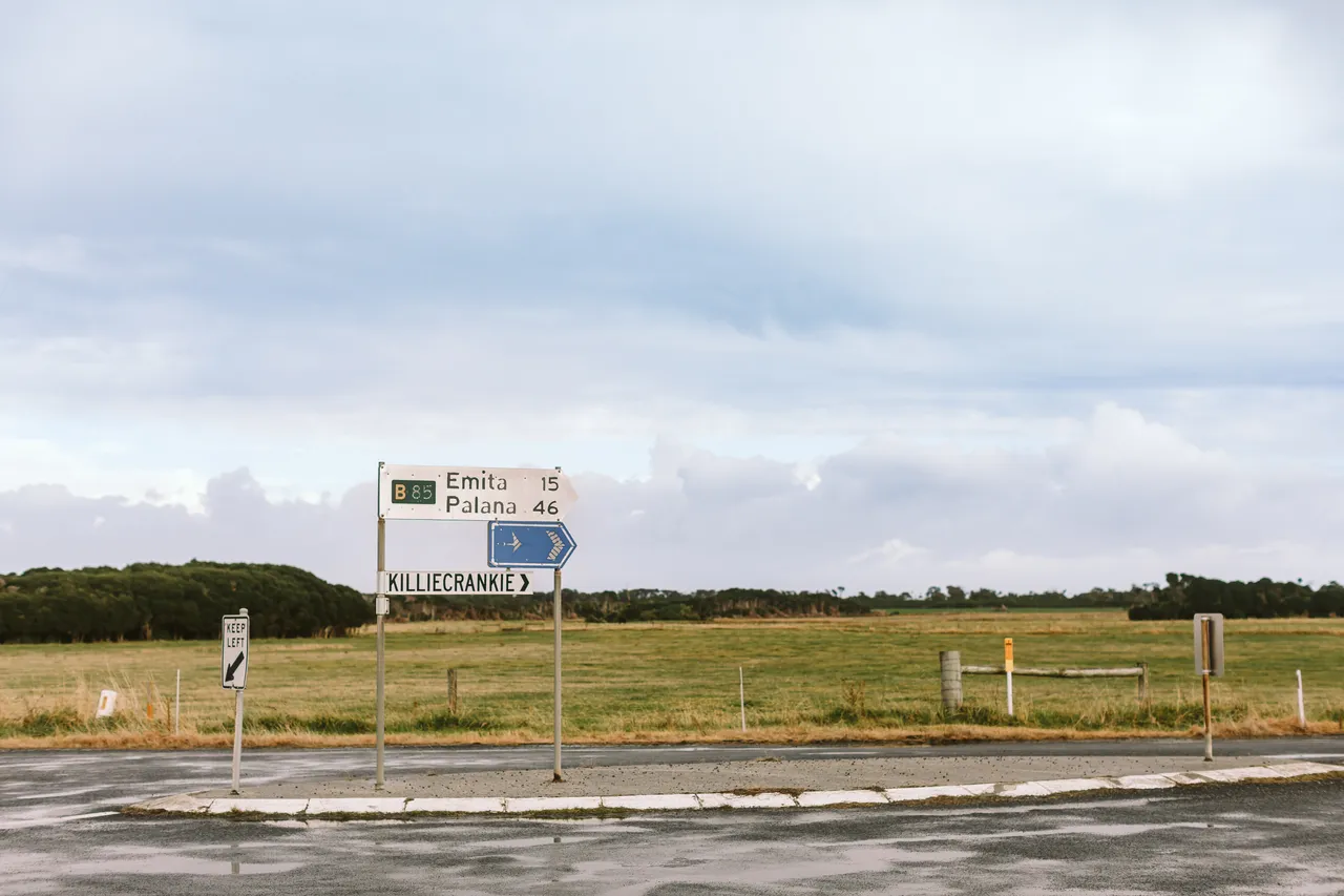 Flinders Island Road Sign