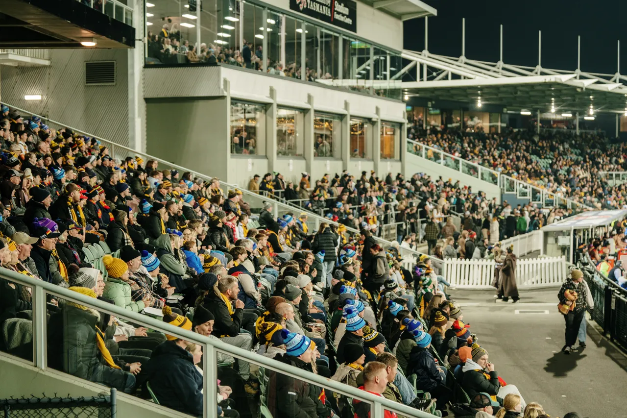Spectators at UTAS Stadium