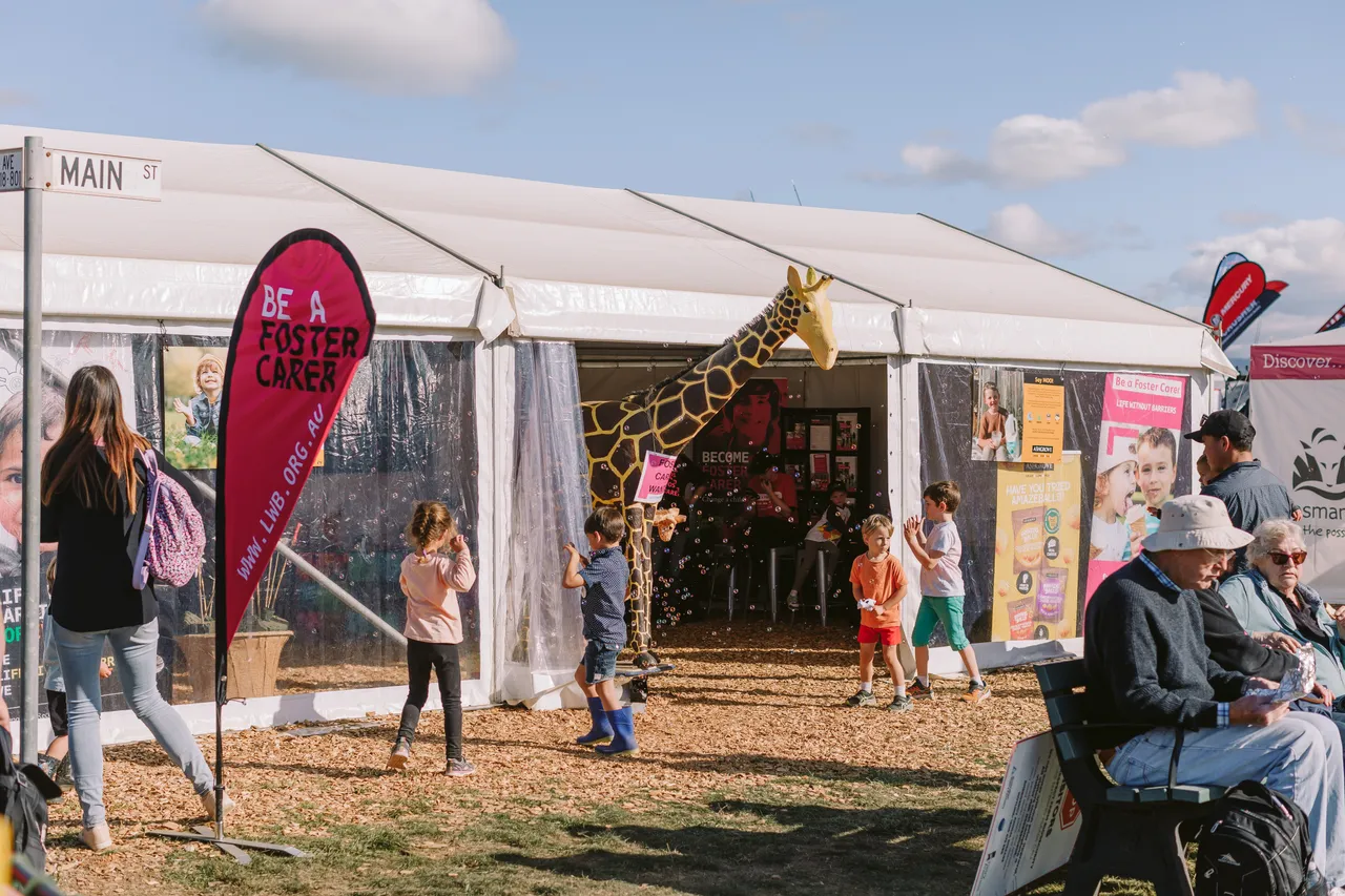 Giant Girrafe at Agfest Stall