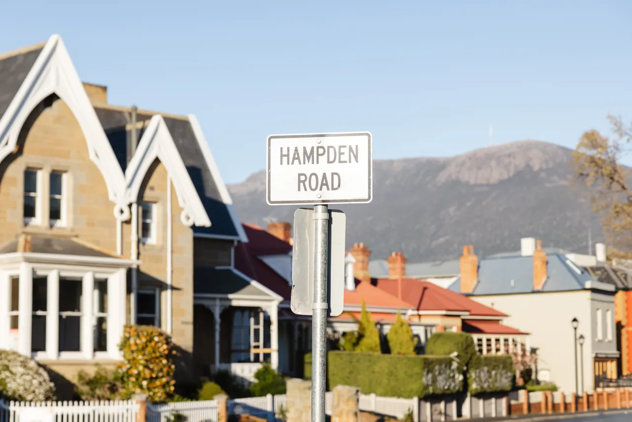 Hampden Road Sign
