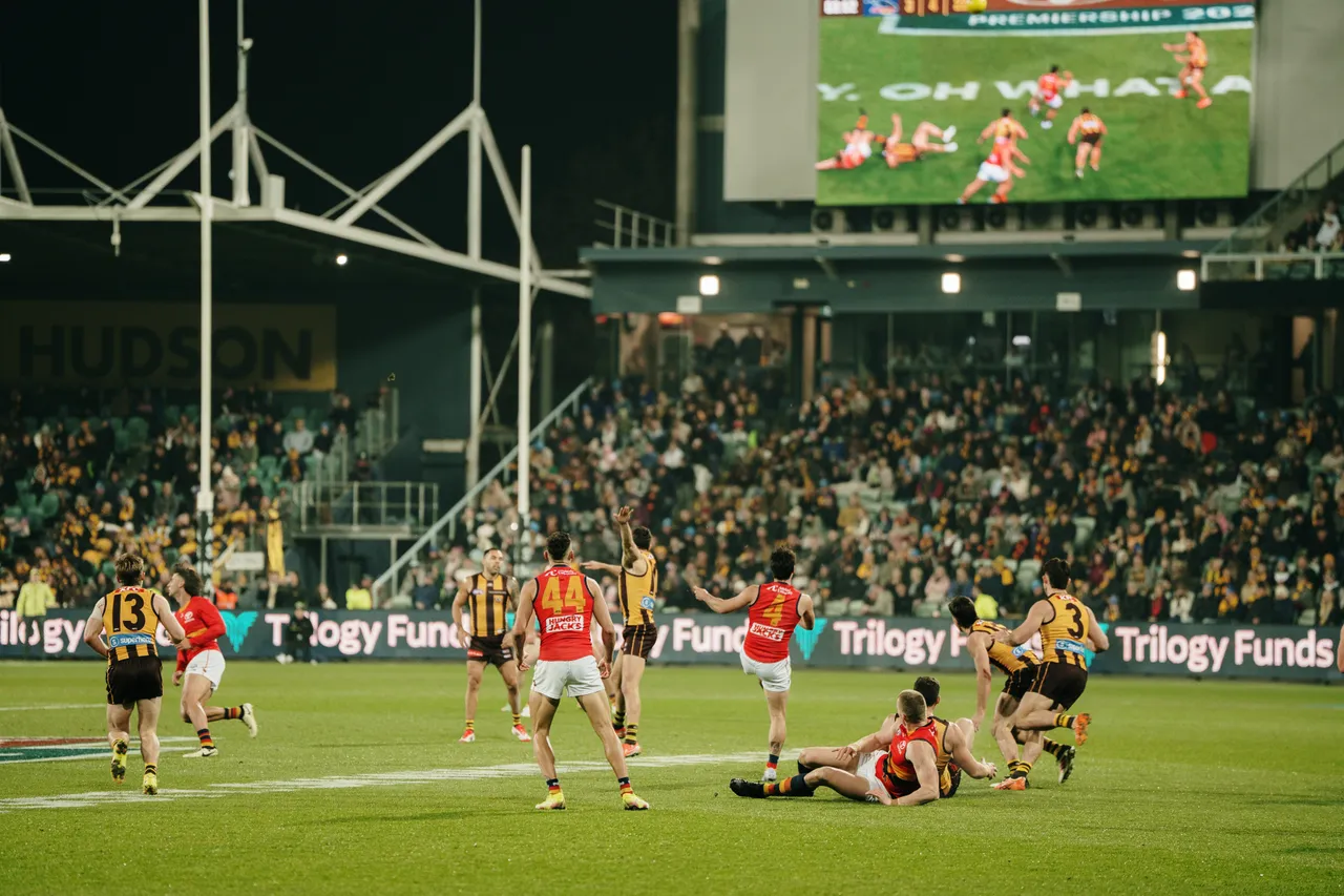 Hawthorn vs Adelaide at UTAS Stadium