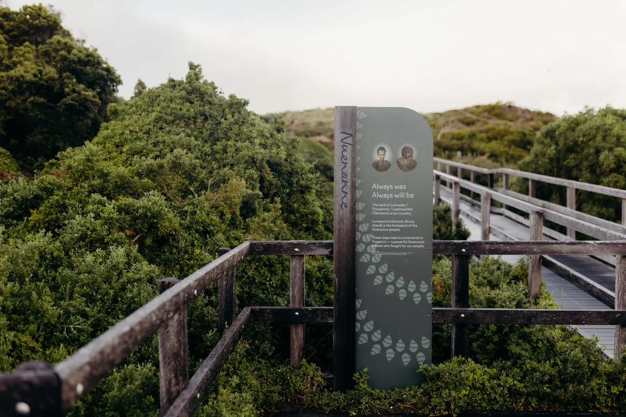 Truganini Lookout Signage