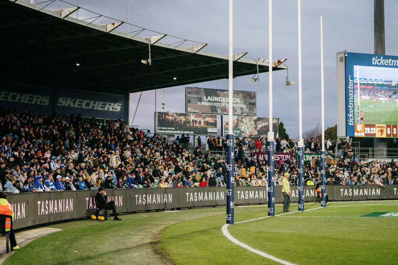 Goal Posts at UTAS Stadium