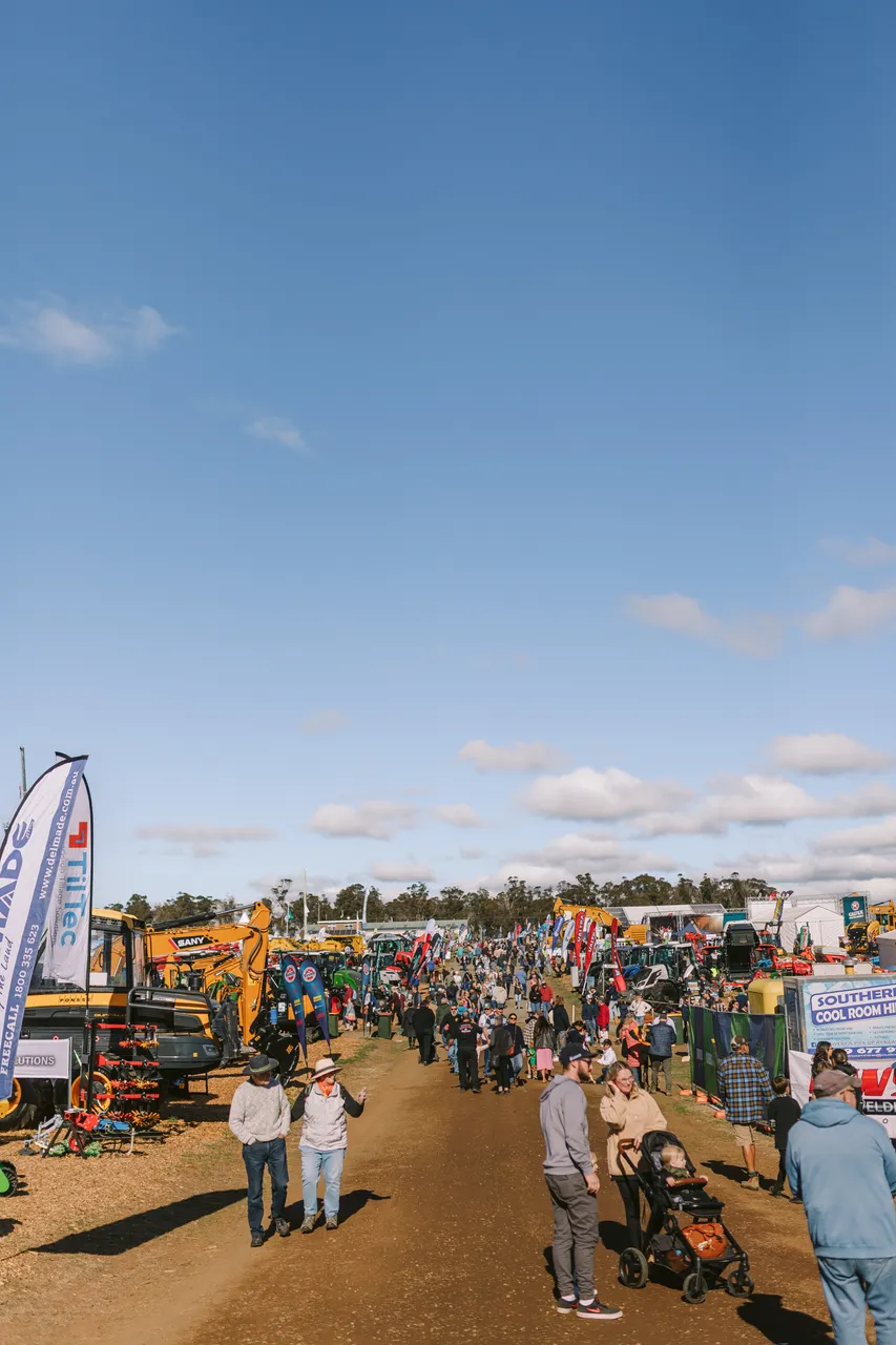 Crowds at Agfest
