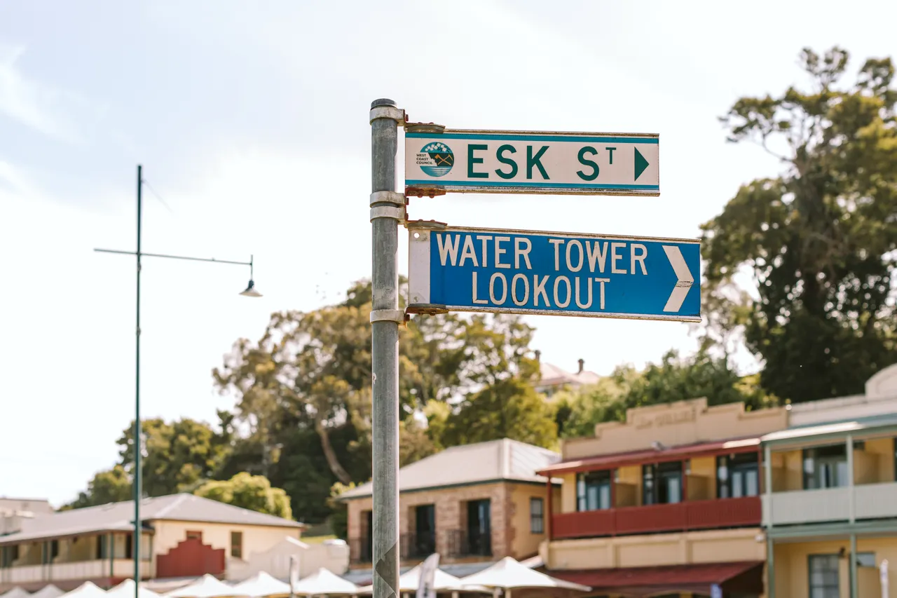 Strahan Street Signage