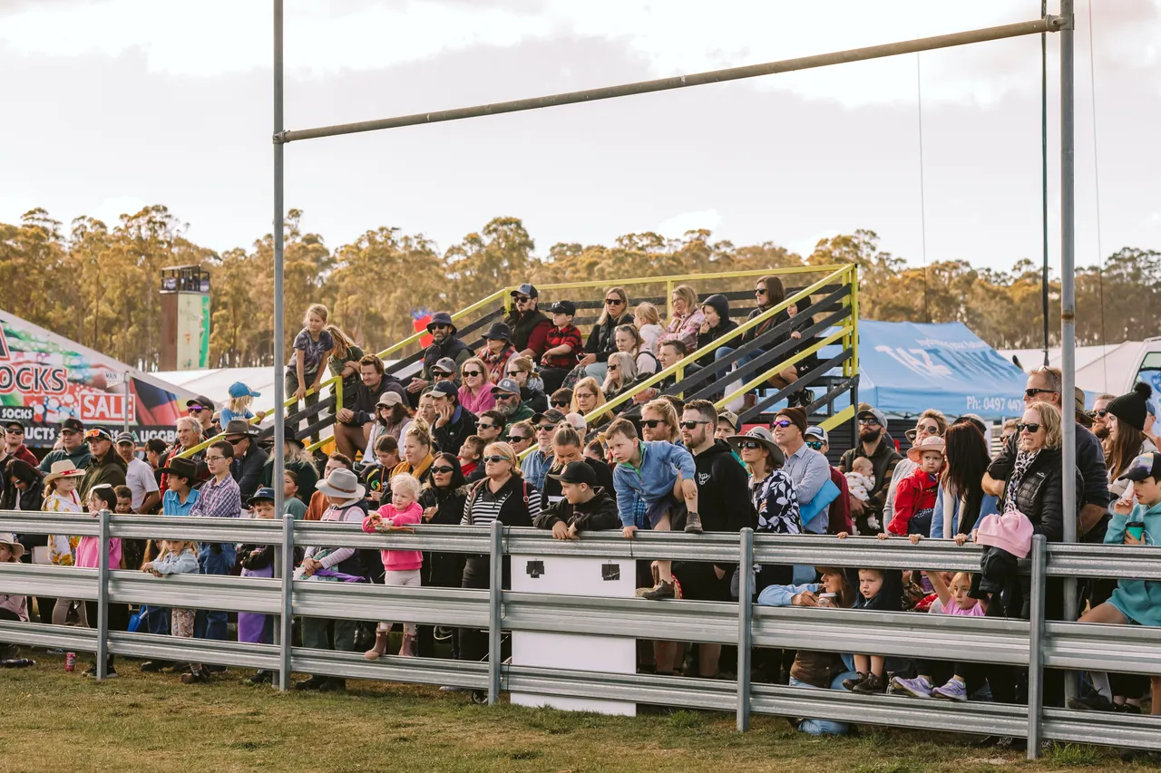 Spectators at Agfest