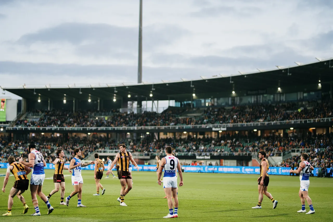 Hawthorn vs North Melbourne at UTAS Stadium
