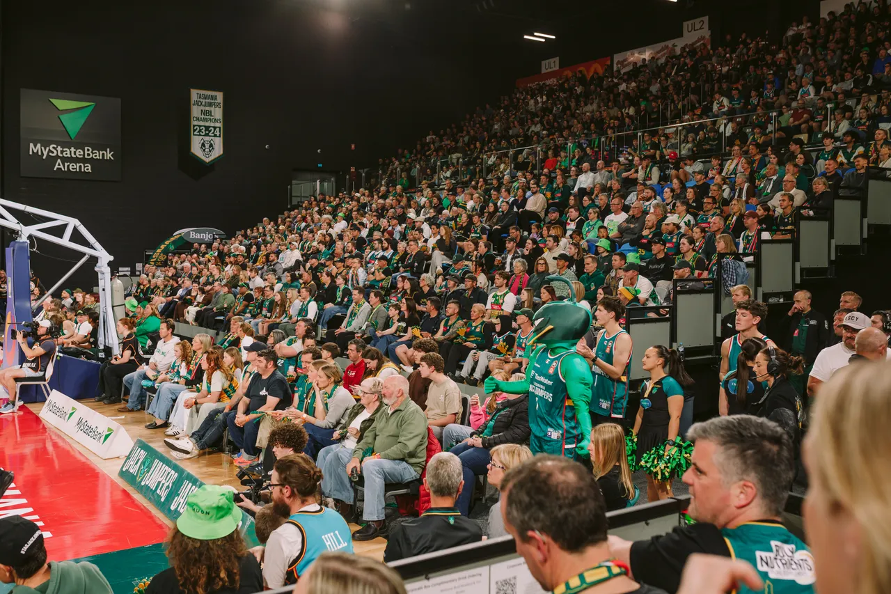 Spectators at Tasmania JackJumpers Game