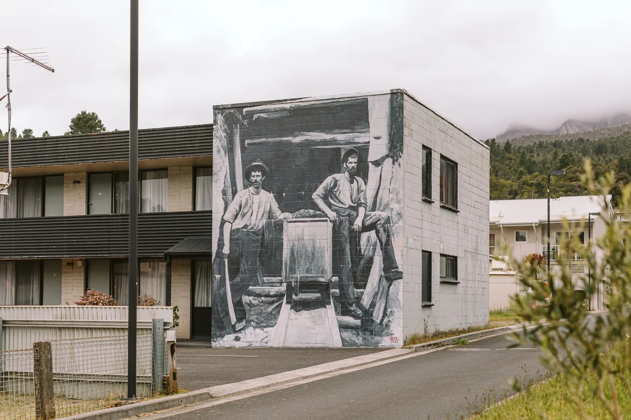 Mural in Queenstown