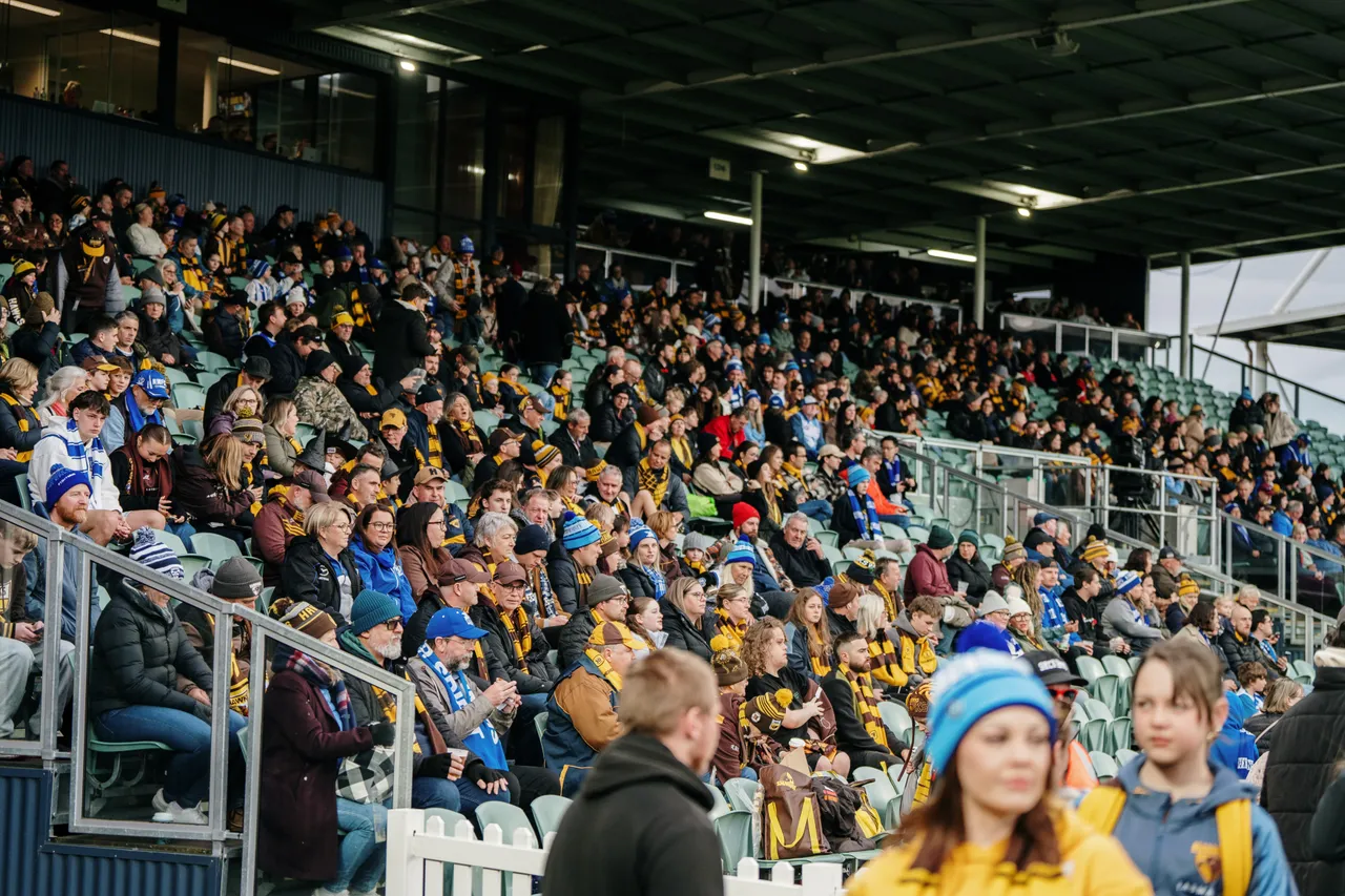 Spectators at UTAS Stadium