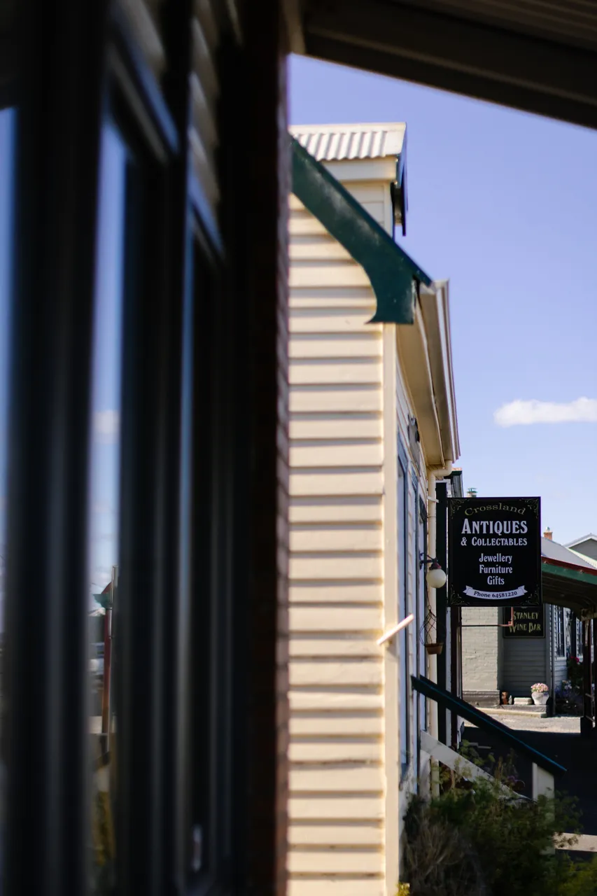 Crossland Antiques & Collectables