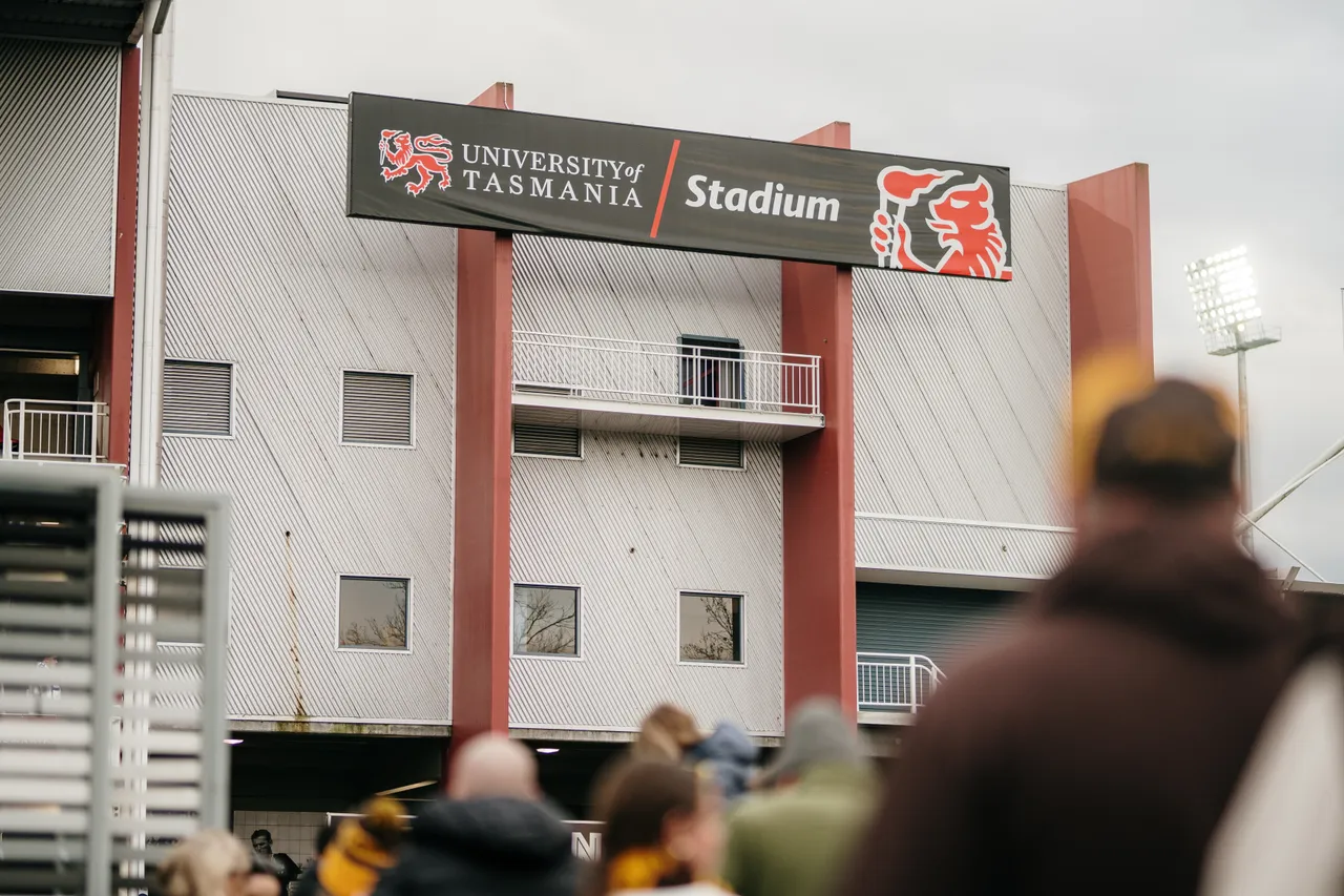 UTAS Stadium Banner