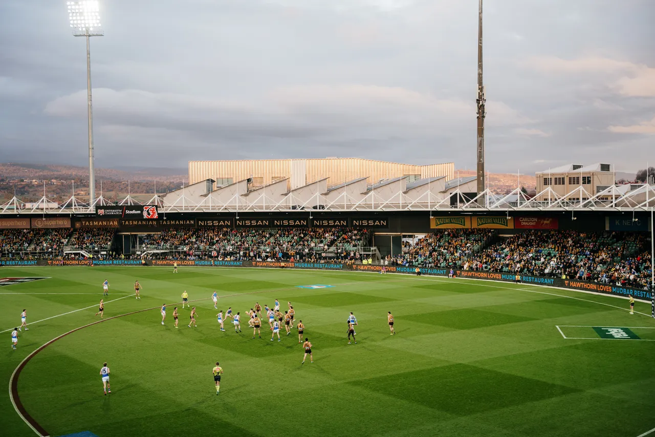 Hawthorn vs North Melbourne at UTAS Stadium