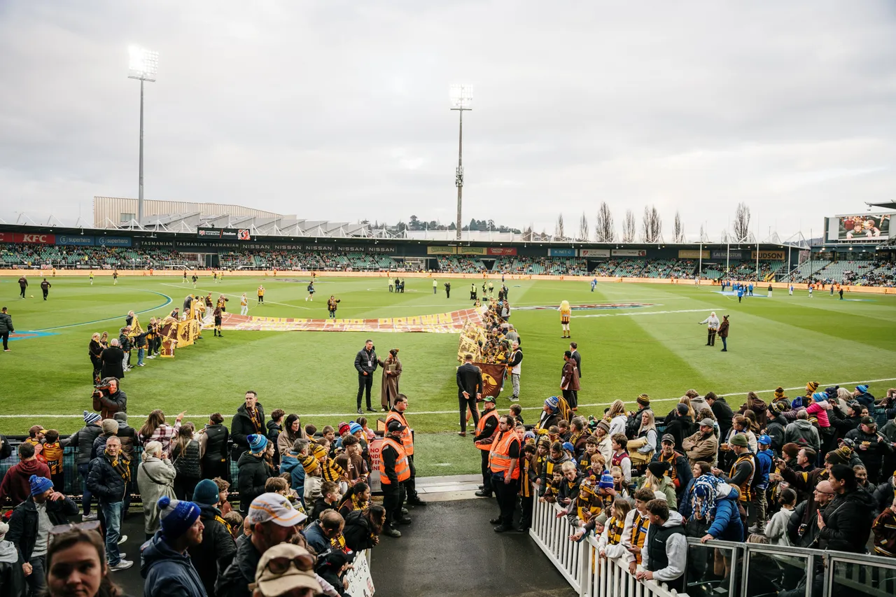 Spectators at UTAS Stadium