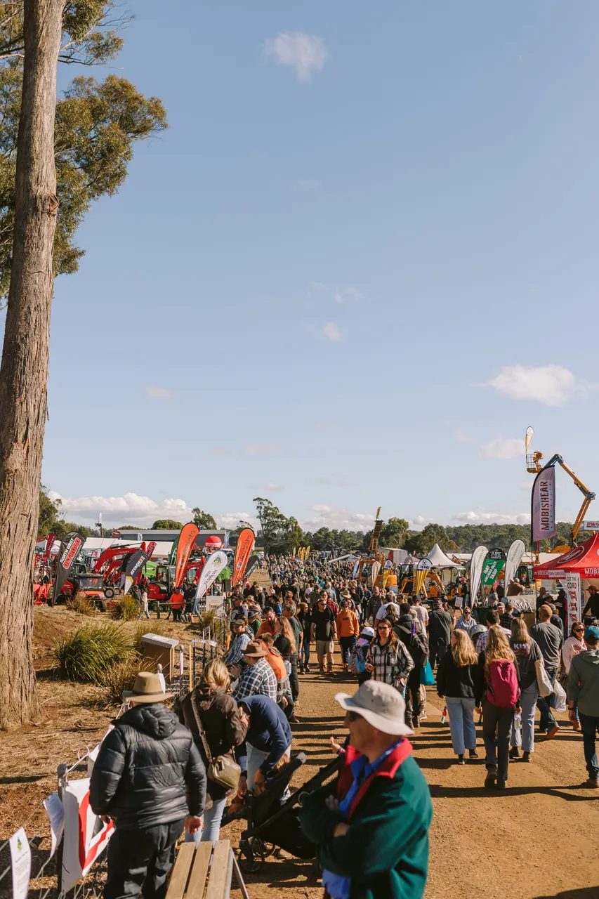 Crowds at Agfest