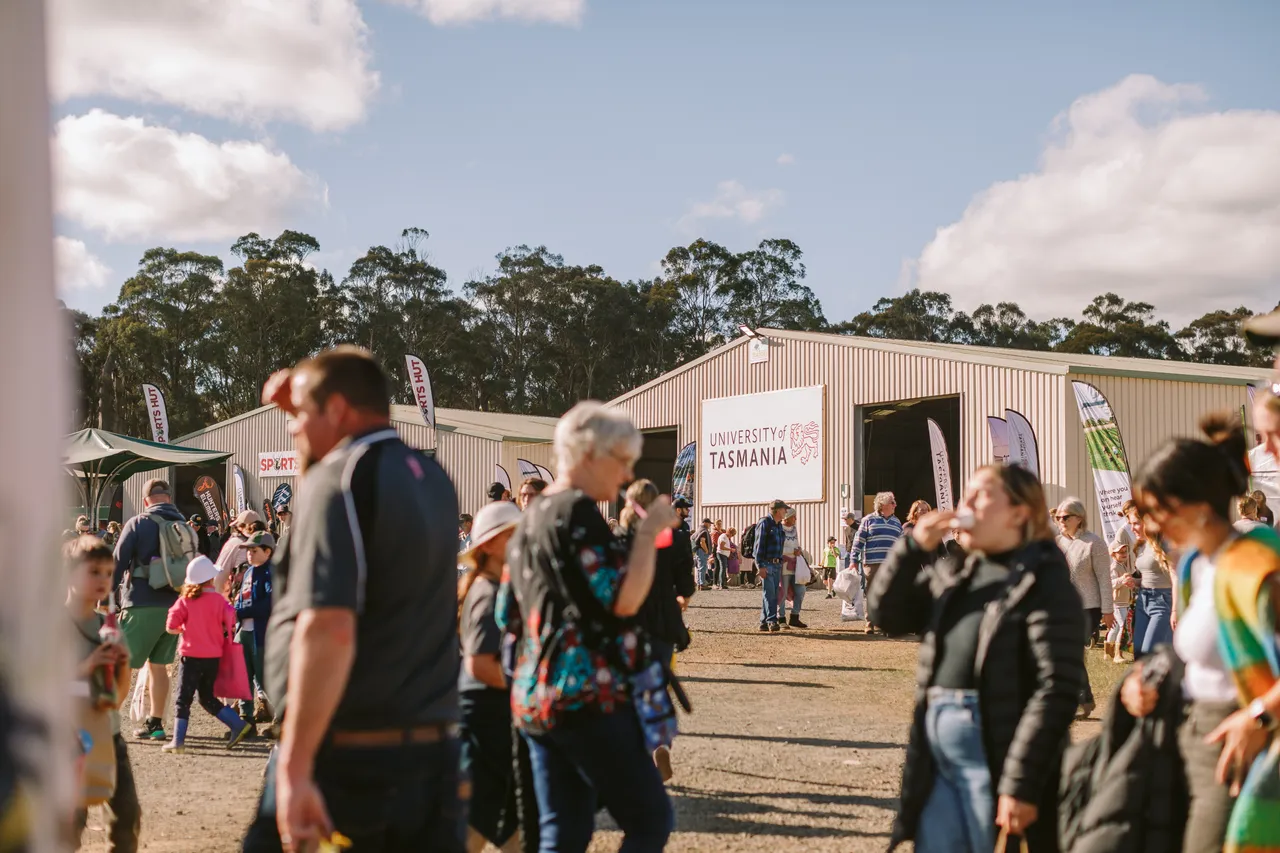 Crowd at Agfest