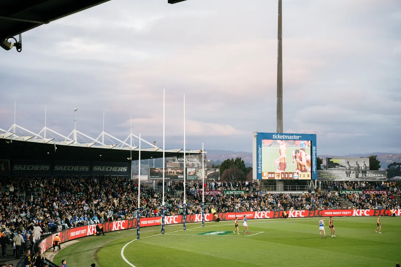 Hawthorn vs North Melbourne at UTAS Stadium