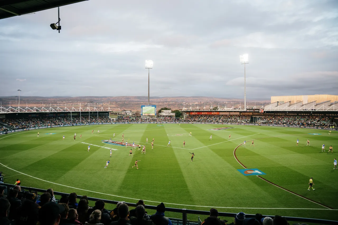 Hawthorn vs North Melbourne at UTAS Stadium