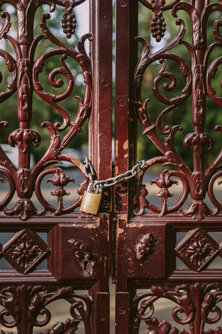 Gate at the Royal Tasmanian Botanical Gardens