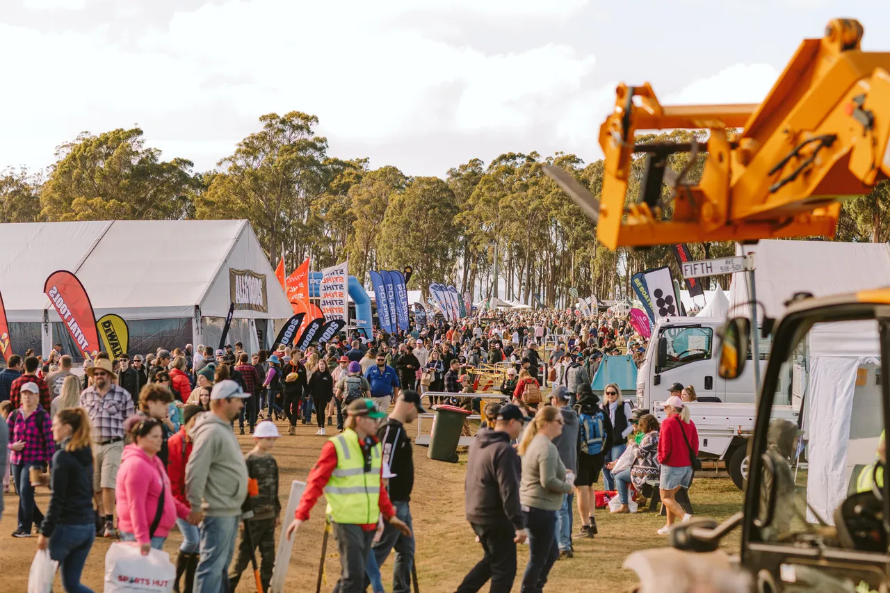 Crowd at Agfest
