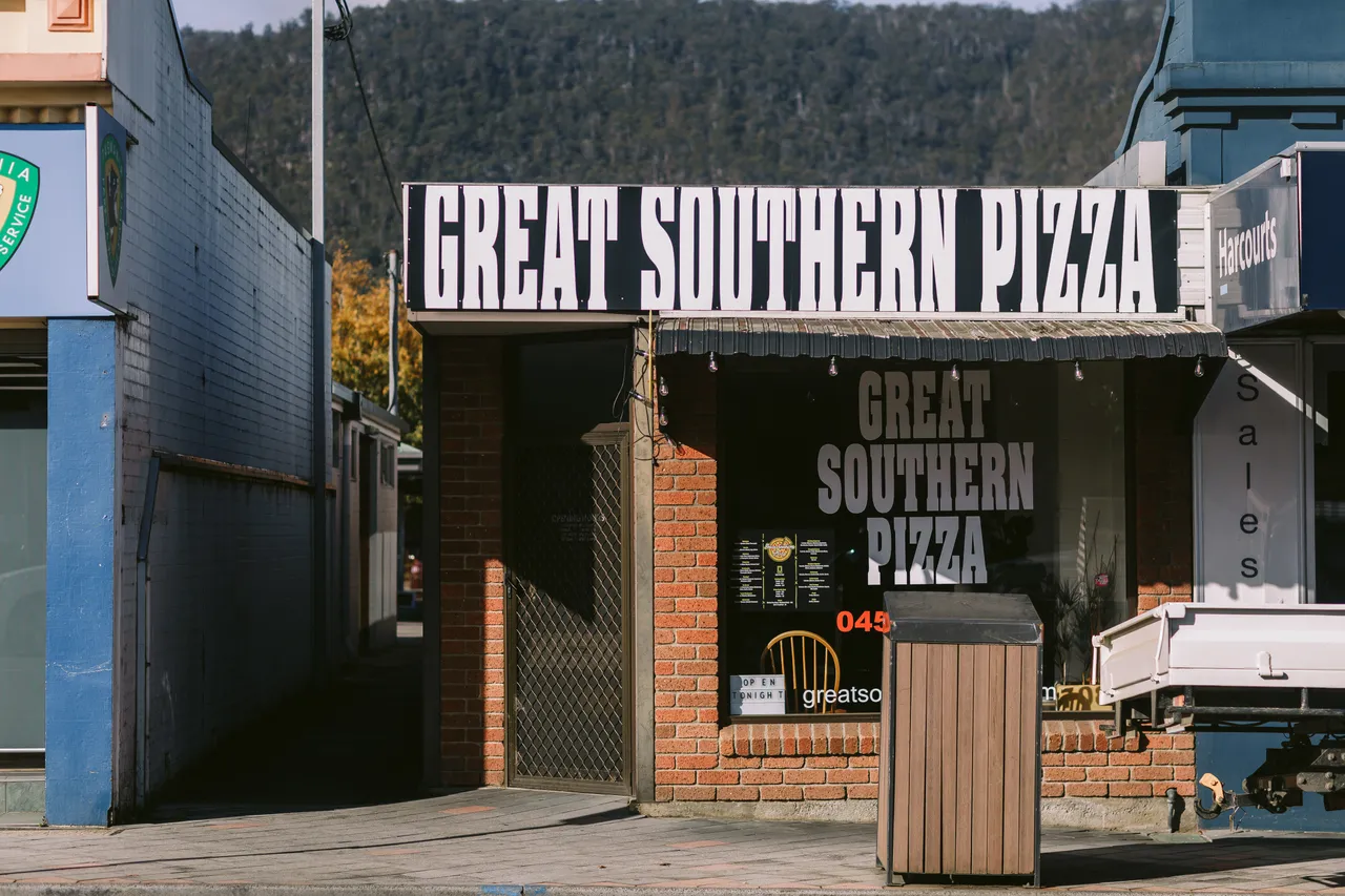 Pizza Shop in Huonville