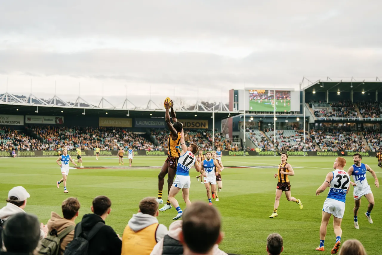 Hawthorn vs North Melbourne at UTAS Stadium