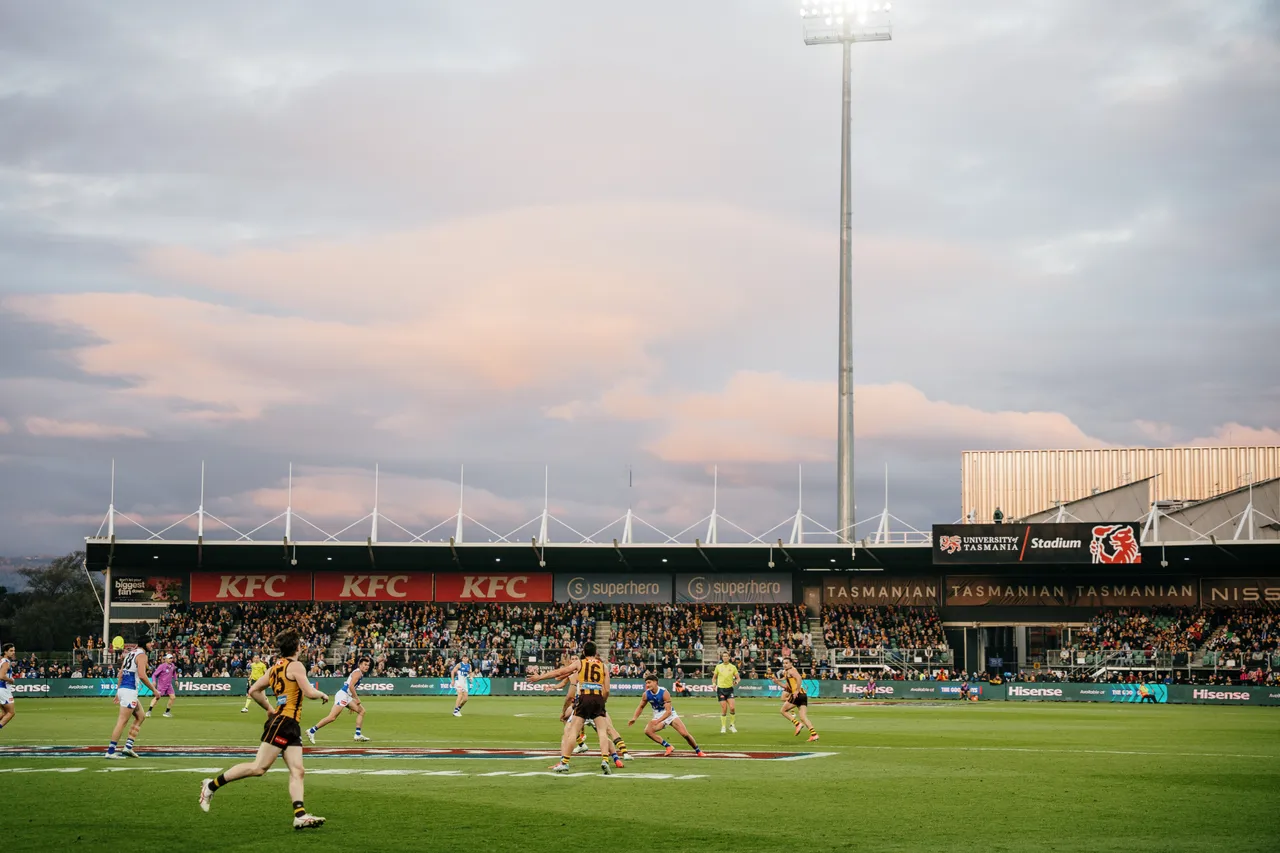 Hawthorn vs North Melbourne at UTAS Stadium
