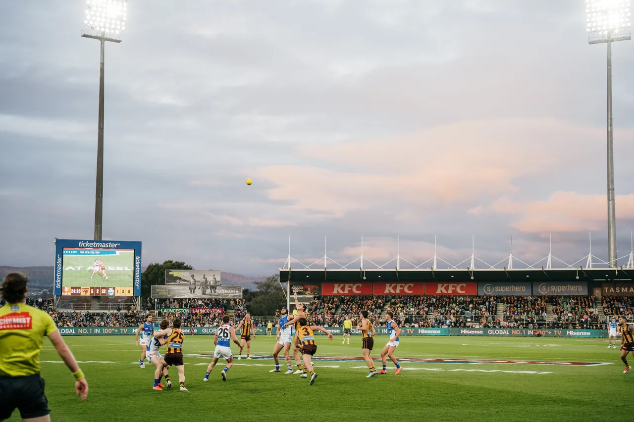 Hawthorn vs North Melbourne at UTAS Stadium