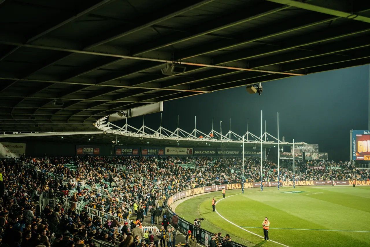 Spectators at UTAS Stadium