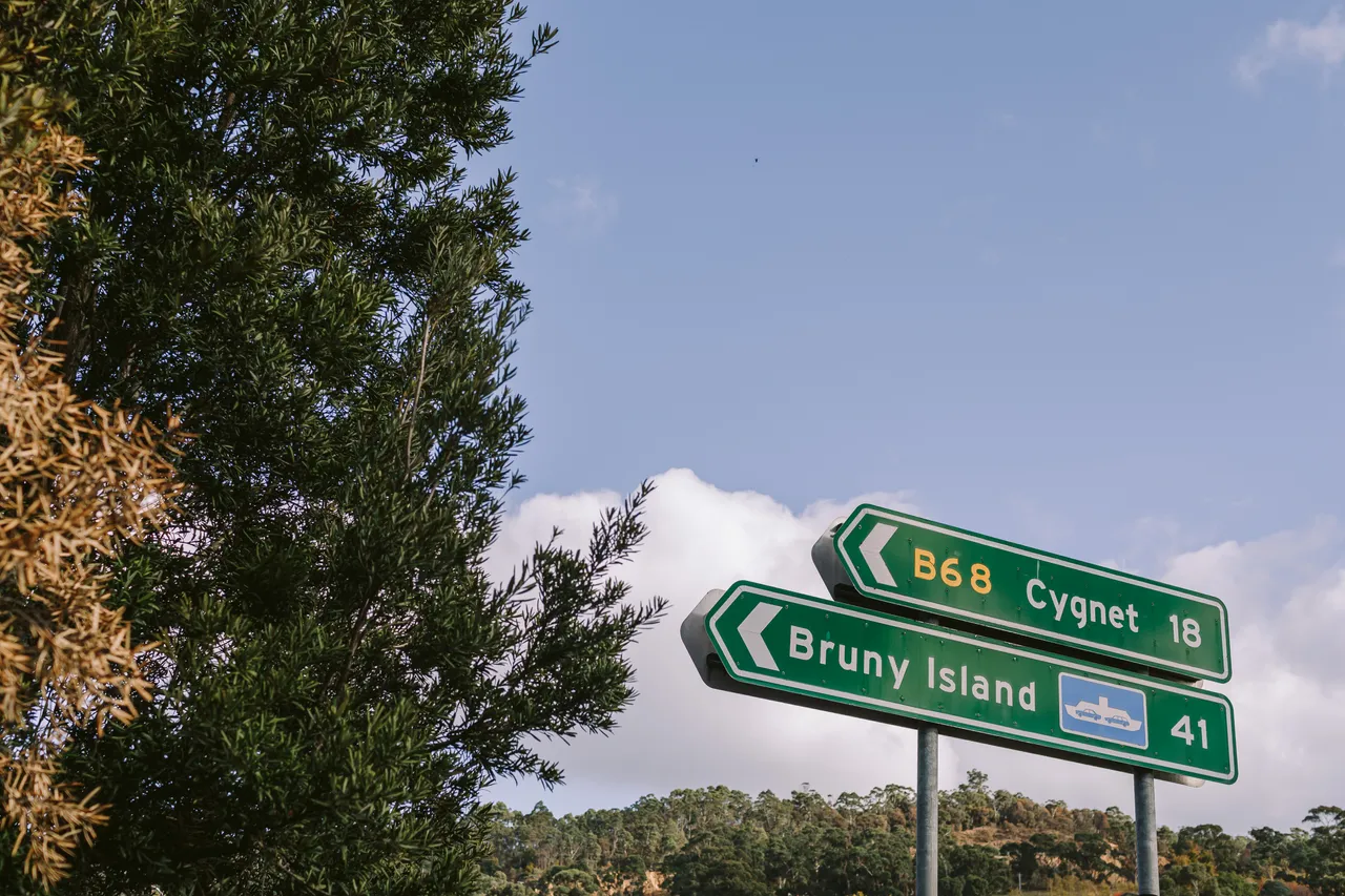 Cygnet Road Sign