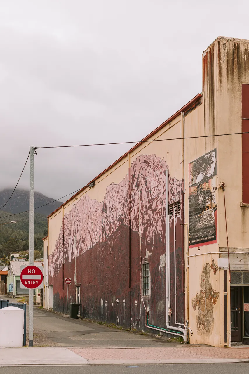 Mural in Queenstown