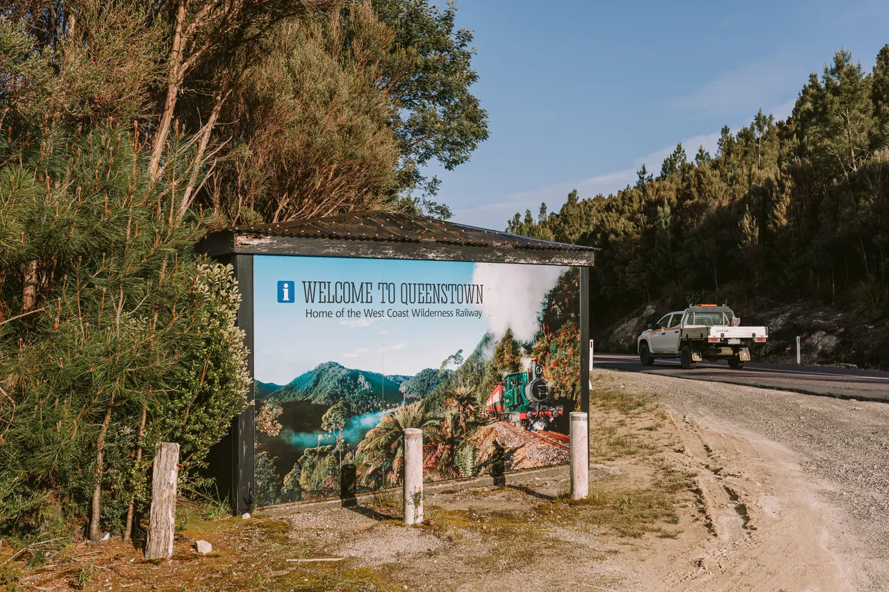 Welcome to Queenstown Signage