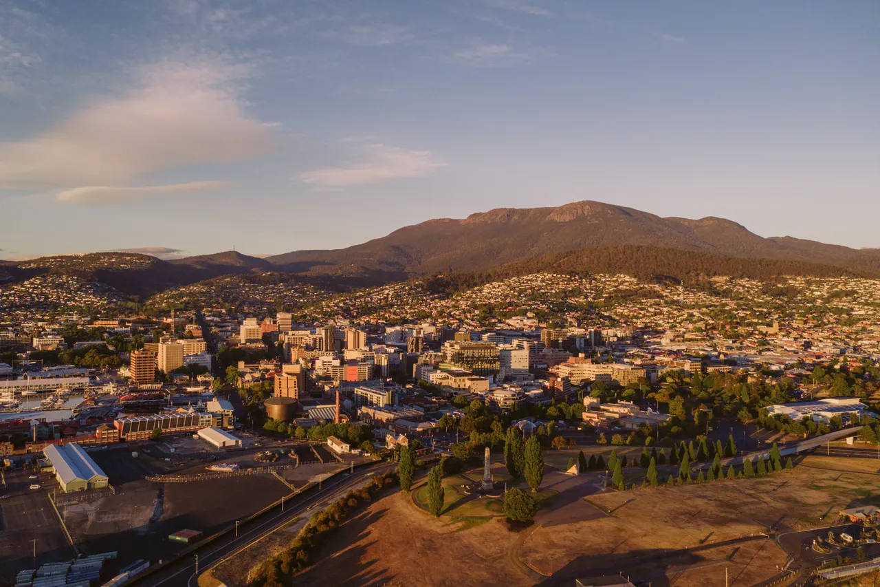 kunanyi / Mount Wellington over Hobart