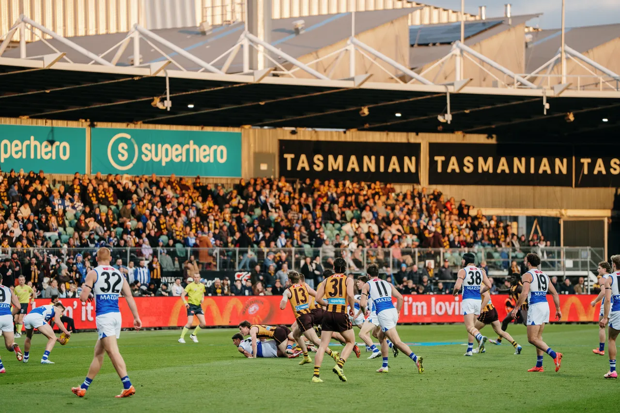 Hawthorn vs North Melbourne at UTAS Stadium