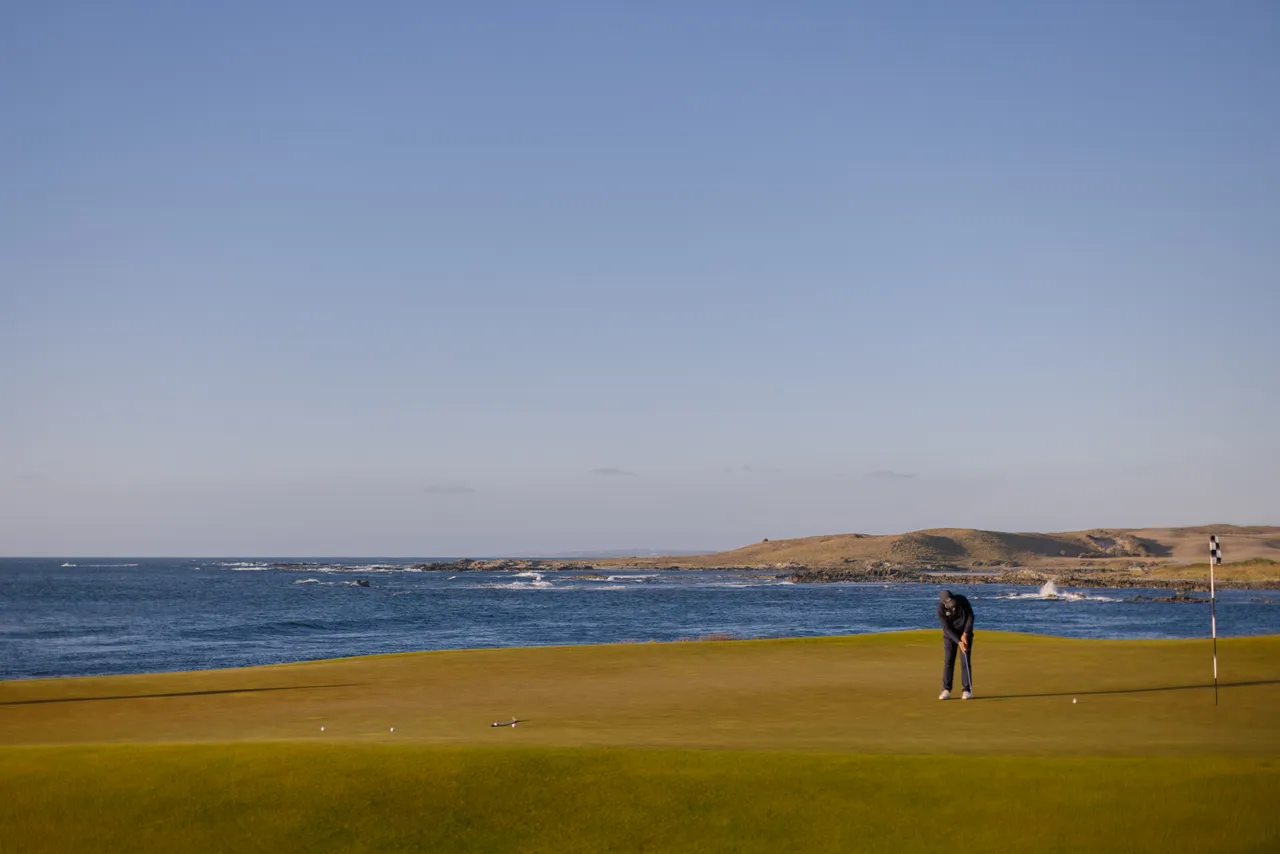 Golfer Putting