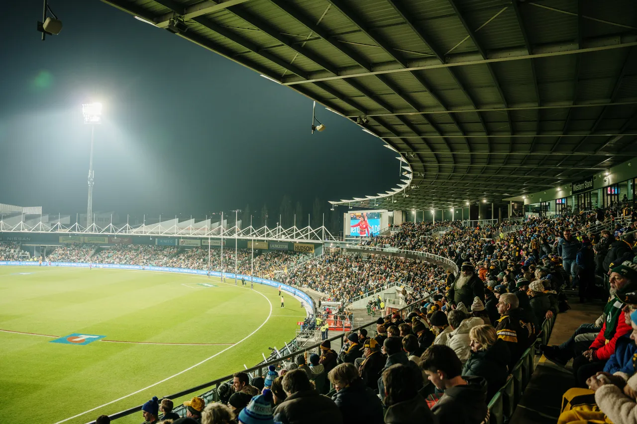 Spectators at UTAS Stadium