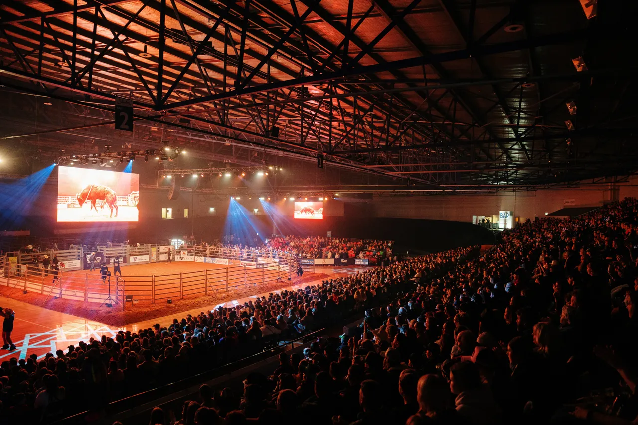Silverdome Crowd for the Island Stampede Rodeo