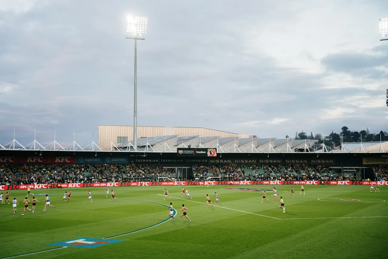 Hawthorn vs North Melbourne at UTAS Stadium