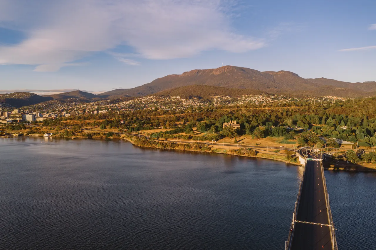 kunanyi / Mount Wellington over Hobart