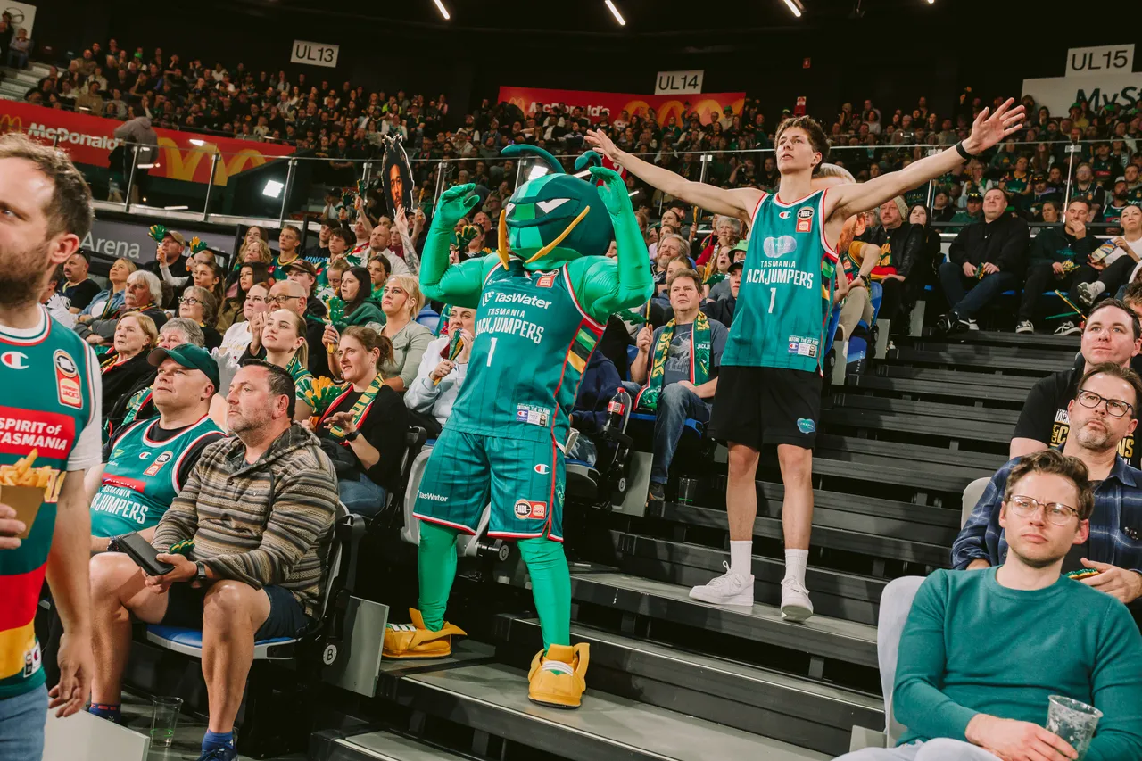 Spectators at Tasmania JackJumpers Game
