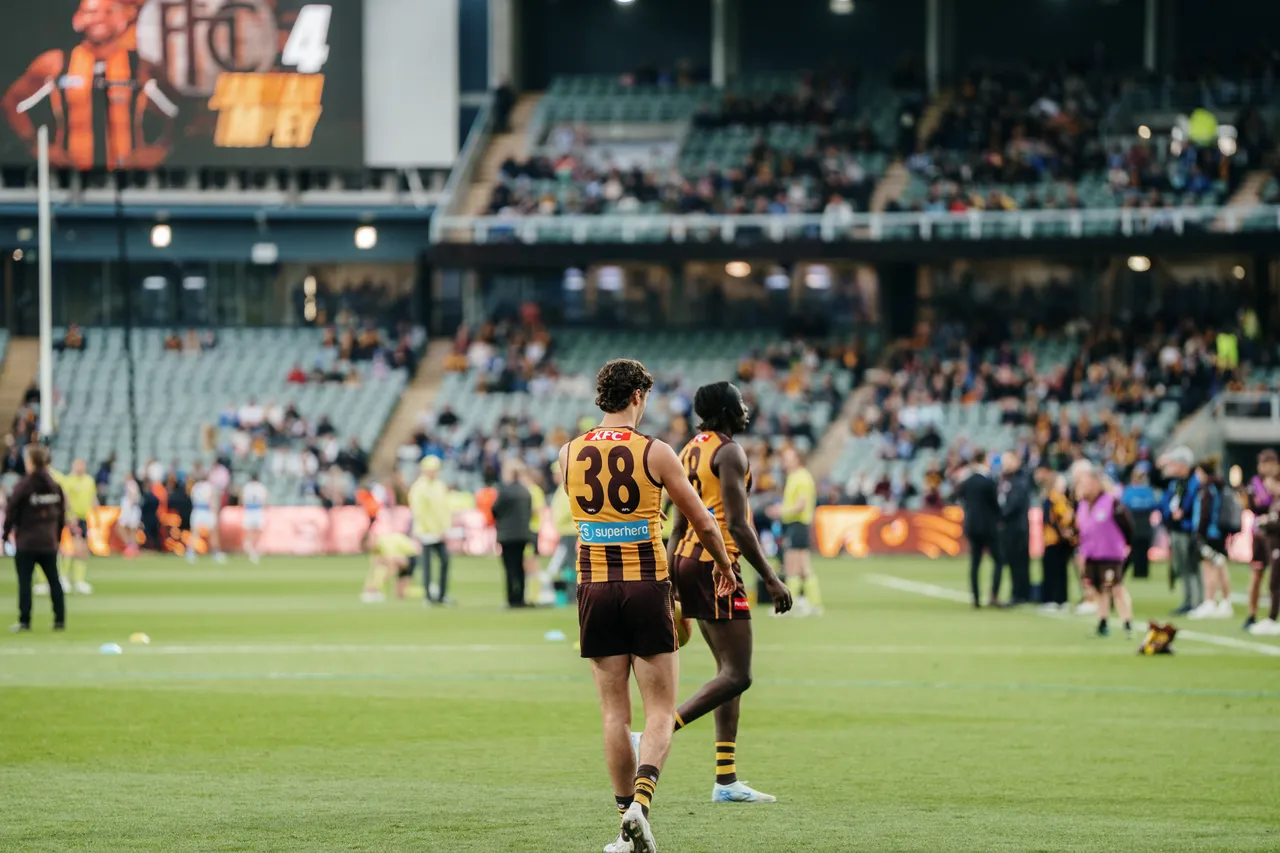 Hawthorn Players at UTAS Stadium