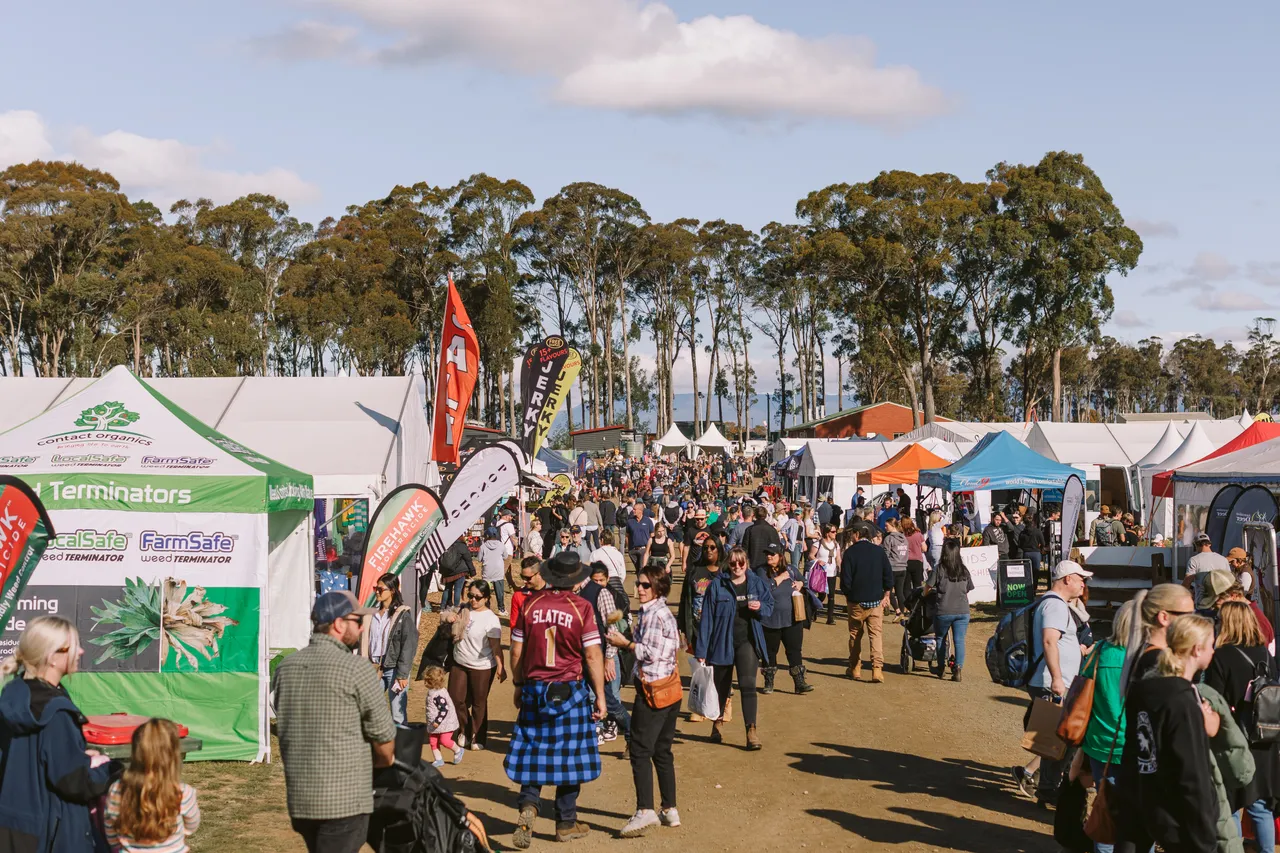 Crowd at Agfest
