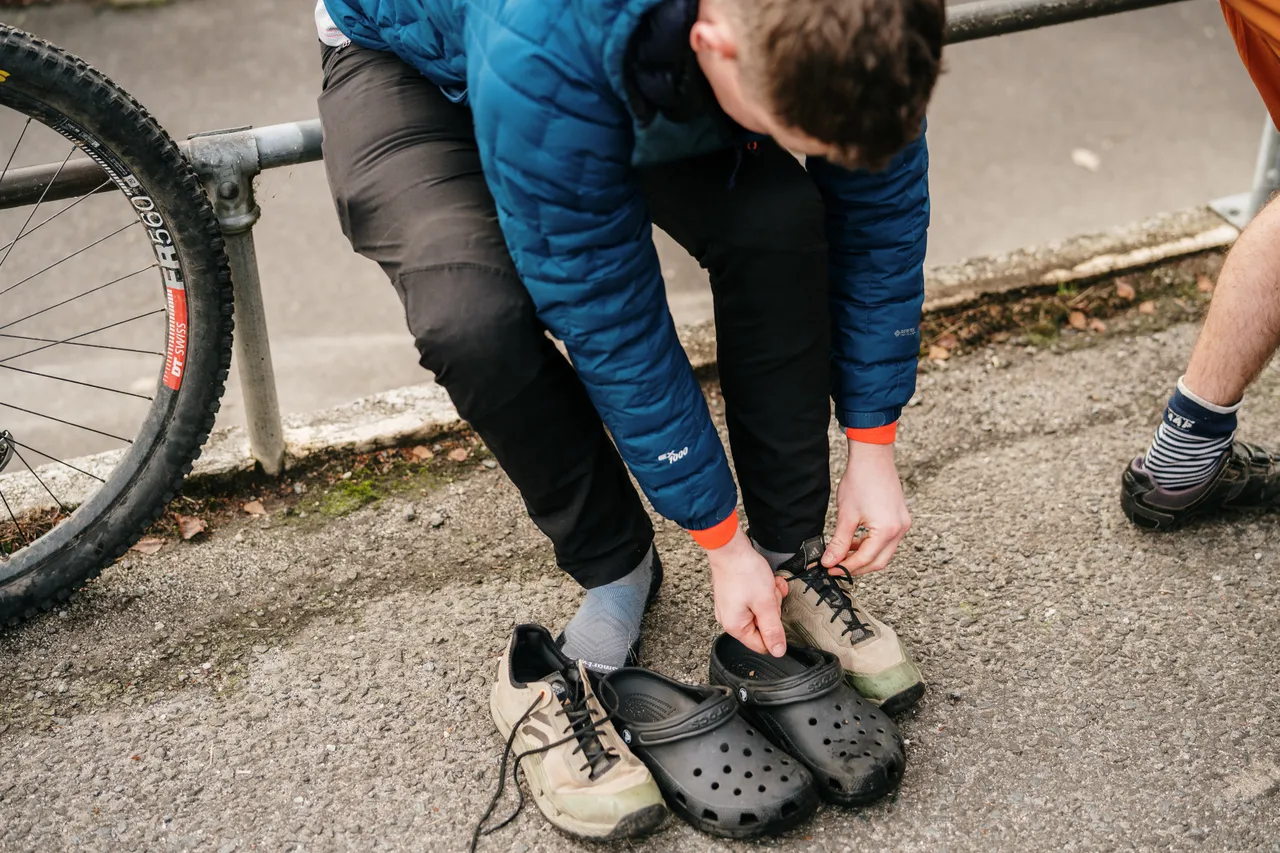 Tying Shoelaces