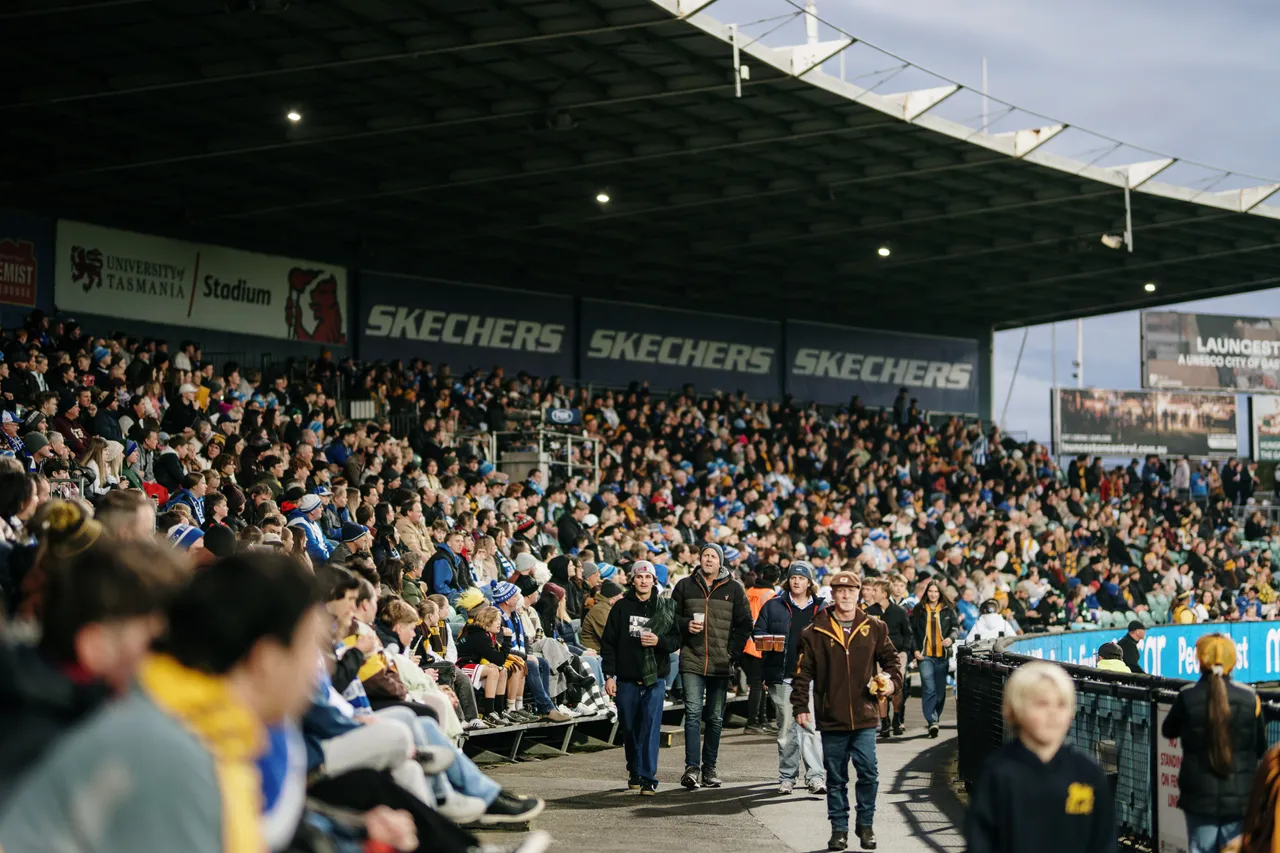 Spectators at UTAS Stadium