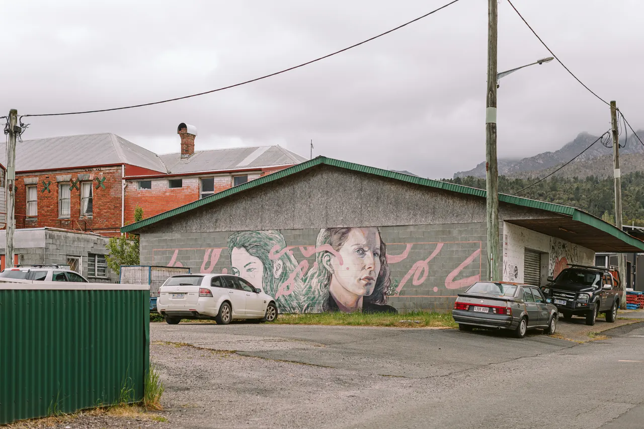 Mural in Queenstown