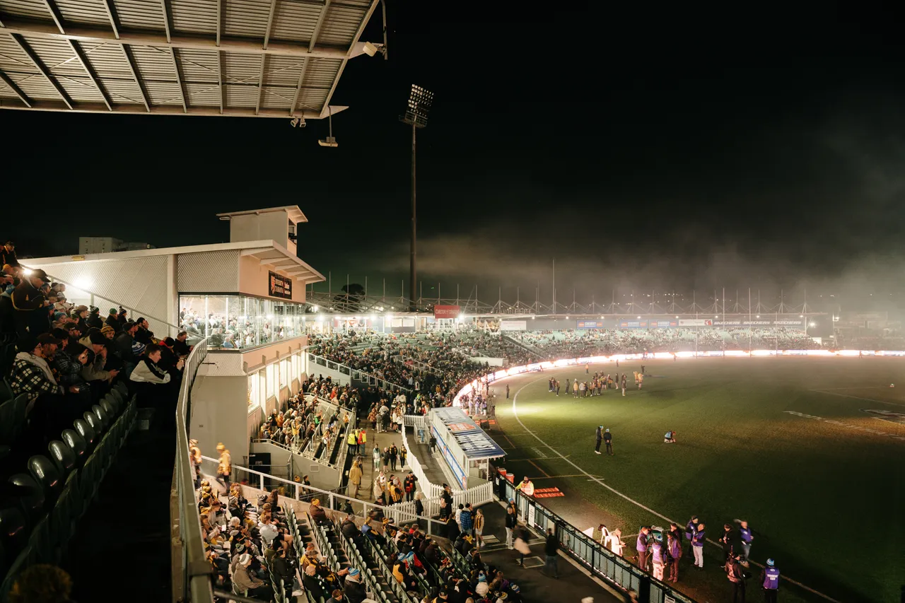Spectators at UTAS Stadium