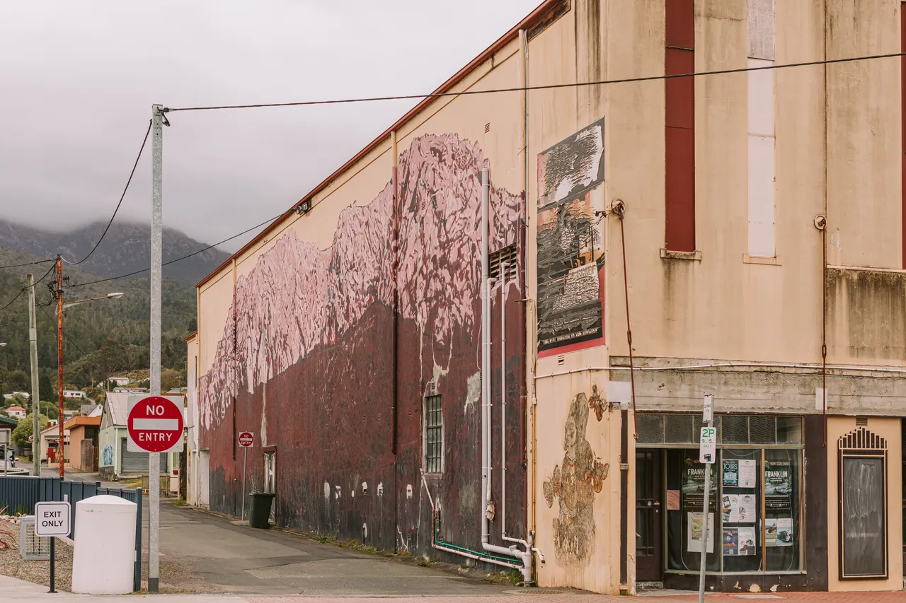 Mural in Queenstown