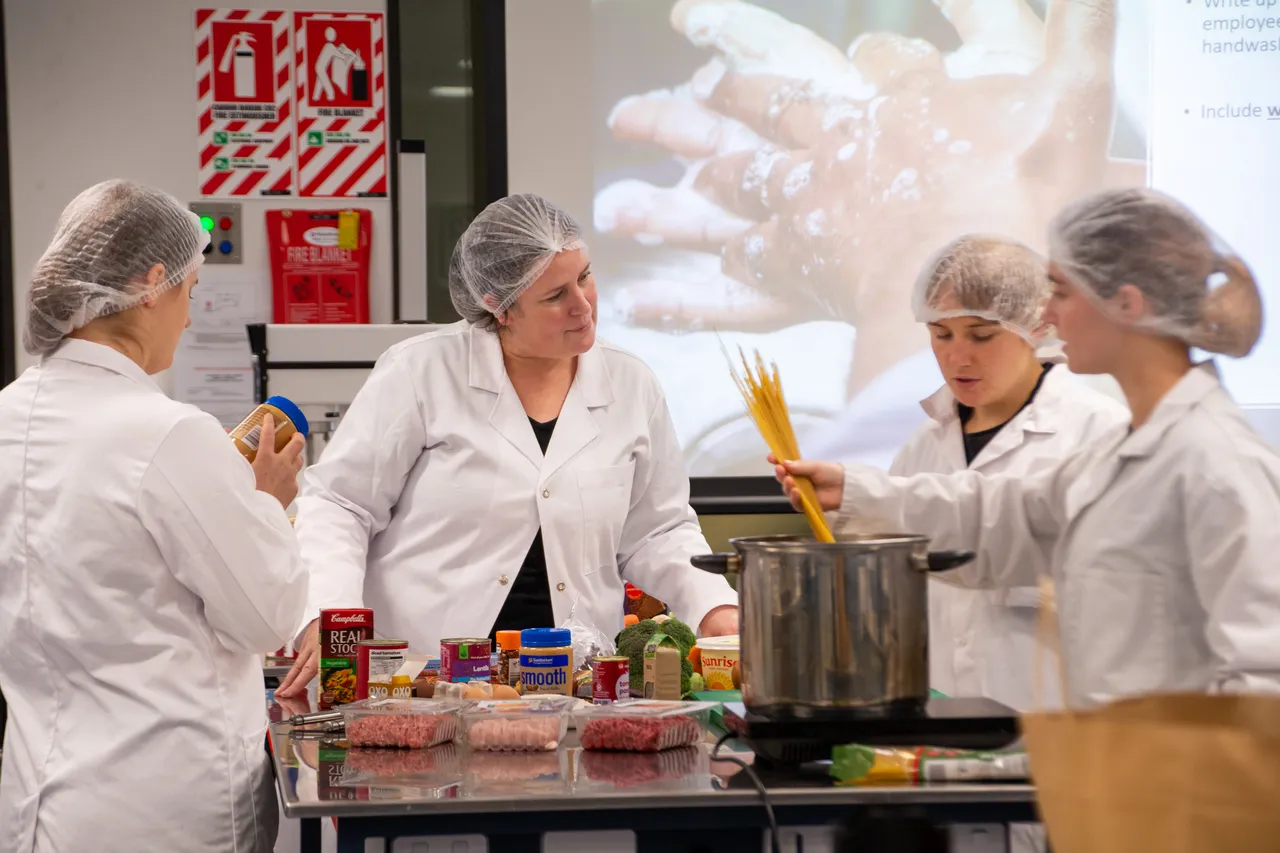 Massey University Brand Library - Food-Lab-024