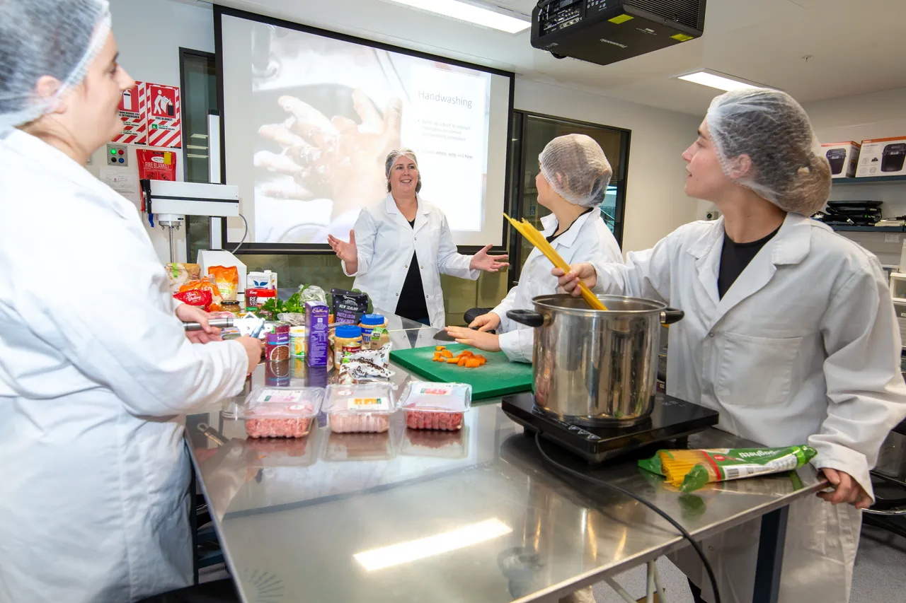Food-Lab-006